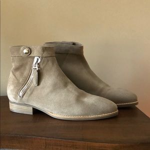 🎉HP🎉 Aquatalia Taupe Booties